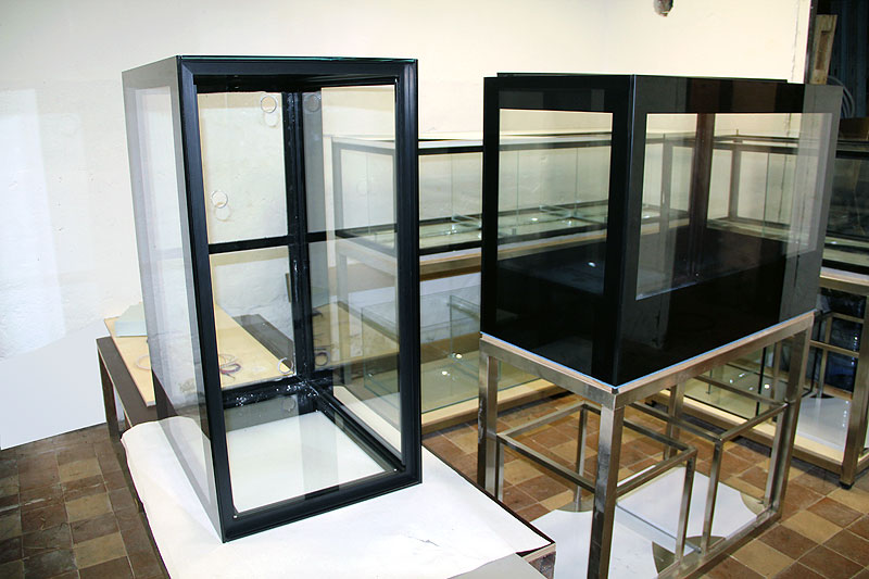 производство торговых промышленных аквариумов